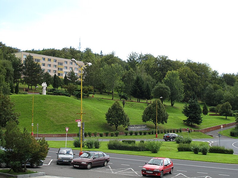 File:Meziboří- Park Přátelství.jpg