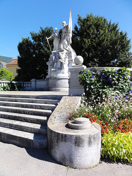 File:Monument de l’indépendance-3.JPG