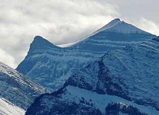 <span class="mw-page-title-main">Mount Loudon</span> Mountain in the country of Canada