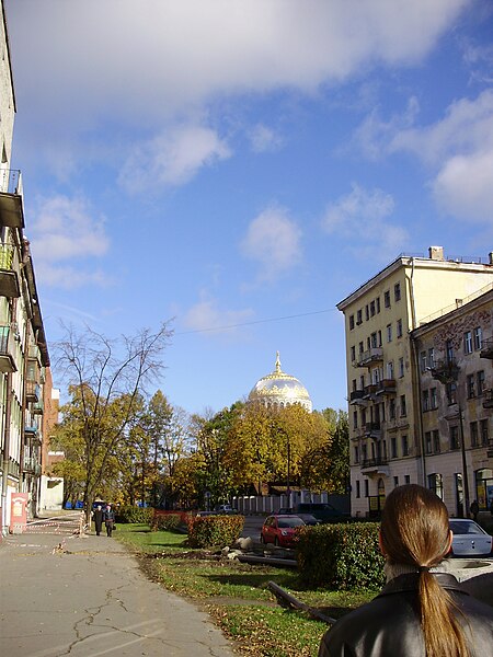 File:Moving on Krasnaya Street in Kronstadt.jpg