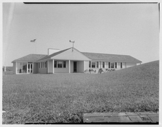 File:Mr. and Mrs. Lawrence W. Miller, residence in Nantucket, Massachusetts. LOC gsc.5a19897.tif