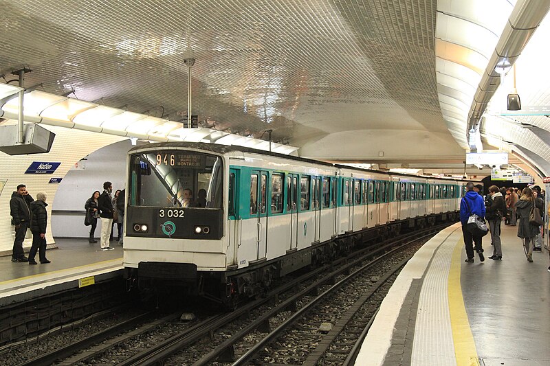 File:Nation 9 (métro Paris) MF67 à quai par Cramos.JPG
