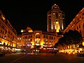 Sydafrikas största stad Johannesburg grundas denna dag år 1886 efter att man hittat guld i området. Bilden visar Nelson Mandela Square.
