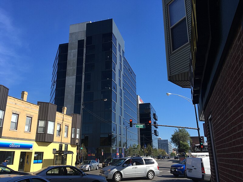 File:New glassy building (37970883994).jpg