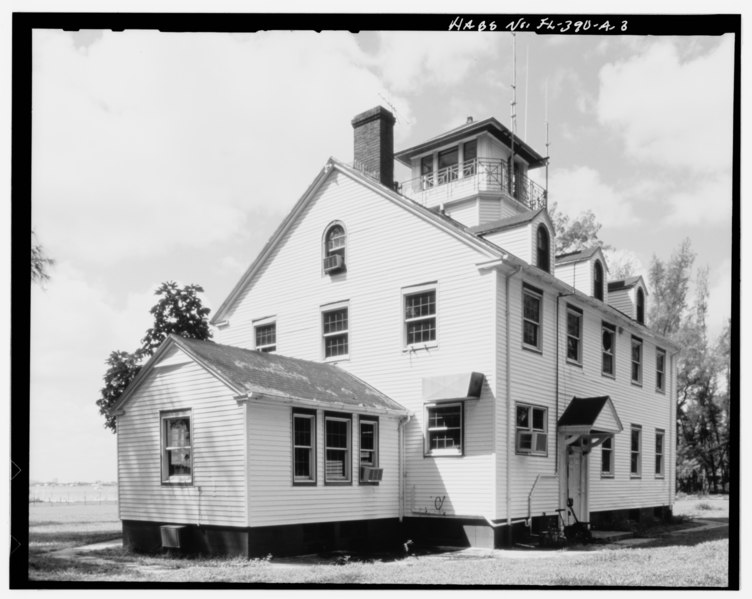 File:OBLIQUE VIEW FROM THE NORTHEAST. - U.S. Coast Guard Lake Worth Inlet Station, Dwelling, Peanut Island, Riviera Beach, Palm Beach County, FL HABS FLA,50-RIVI.V,1A-3.tif