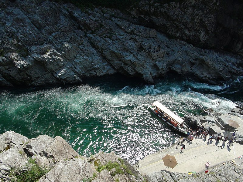 File:Oboke gorge pleasure boat 2106 August 13.A.jpg