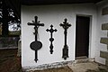 Čeština: Staré železné kříže na hřbitově v Trhové Kamenici. English: Old metal crosses at Trhová Kamenice cemetery.