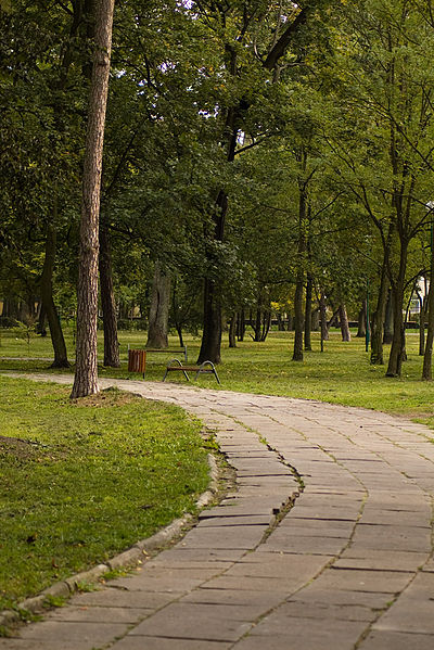 File:Ostroleka-park11.jpg