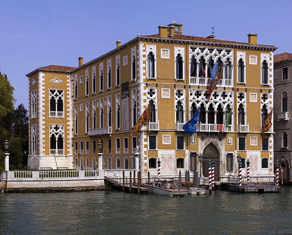 The Palazzo Cavalli-Franchetti on the Grand Canal; the 15th-century window style of the facade was extended to the sides in the 19th century.