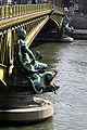 Détail du pont Mirabeau à Paris