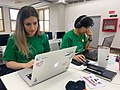 Participantes dentro de la Editatona de la Escuela de Mujeres Wikipedistas