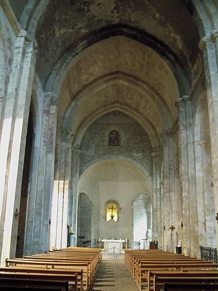 File:Pernes - Nef de ND de Nazareth.JPG