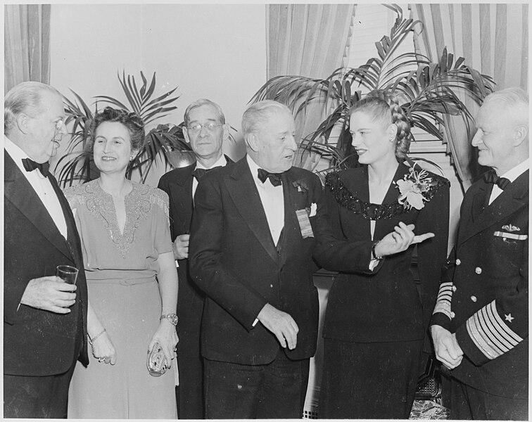 File:Photograph of Hollywood celebrities and dignitaries at Roosevelt Birthday Ball activities in Washington - NARA - 199317.jpg