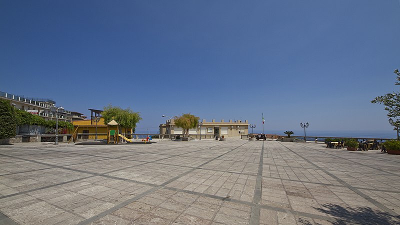 File:Piazza Giovanni XXIII, Forza d'Agrò ME, Sicily, Italy - panoramio.jpg