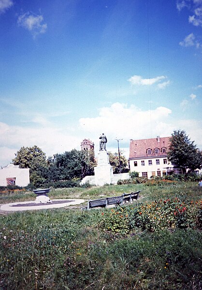 File:Platz in Prawdinsk (2).jpg