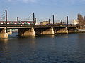 English: The railway bridge of Asnières-sur-Seine, a few kilometers off Paris-Saint-Lazare, in Hauts-de-Seine, France. English: Le pont ferroviaire d'Asnières-sur-Seine, à quelques kilomètres de Paris-Saint-Lazare, dans les Hauts-de-Seine, France.