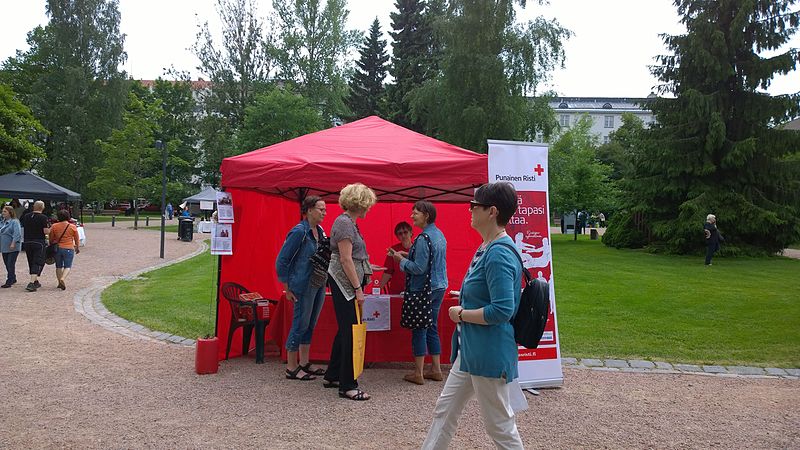 File:Red Cross tent in Health Expo 2016 in Jyväskylä.jpg