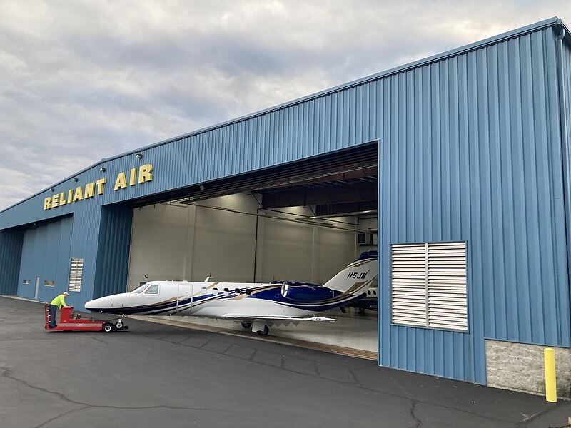 File:Reliant Air Hangar Citation Danbury Municipal Airport KDXR (1).jpg