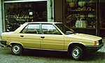 Renault 9 early one with shop windows.jpg