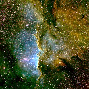 NGC 6188 und der dazugehörige Sternhaufen NGC 6193, aufgenommen mit dem 0,6-m-Curtis-Schmidt-Teleskop des Cerro Tololo Inter-American Observatory unter Verwendung von Linienfilter für SII (rot), Hα (grün) und OIII (blau).