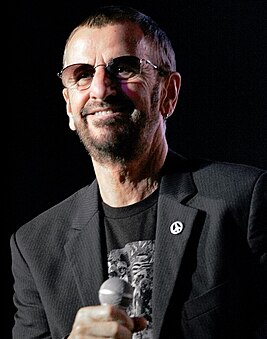 Ringo Starr and all his band (8470866906).jpg