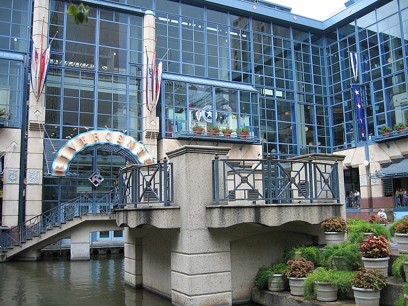 File:RiverCenter Mall Entrance - panoramio.jpg