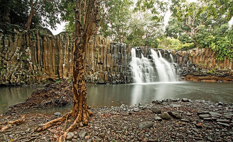 File:Rochester Falls near Souillac Savanne (23538729186).jpg