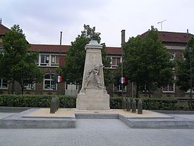 O monumento aos mortos, place des Martyrs.