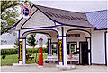 Odell : Old Standard Sinclair gas station construite en 1930 est toute pimpante.