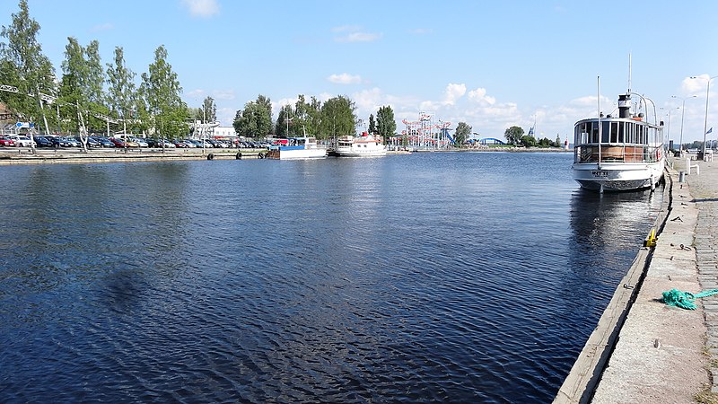 File:Särkänniemi Park Tampere 01.jpg