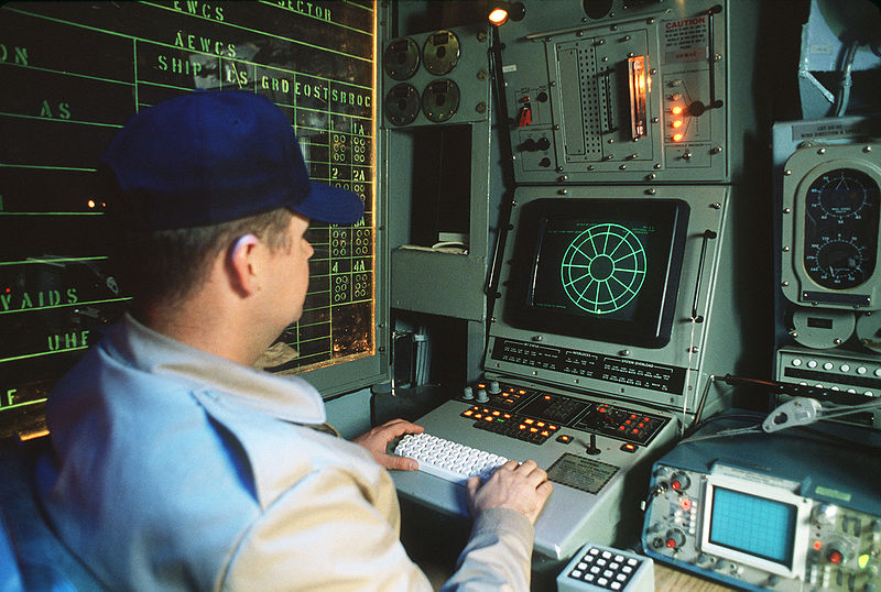 File:SLQ-32 console USS Iowa.jpg