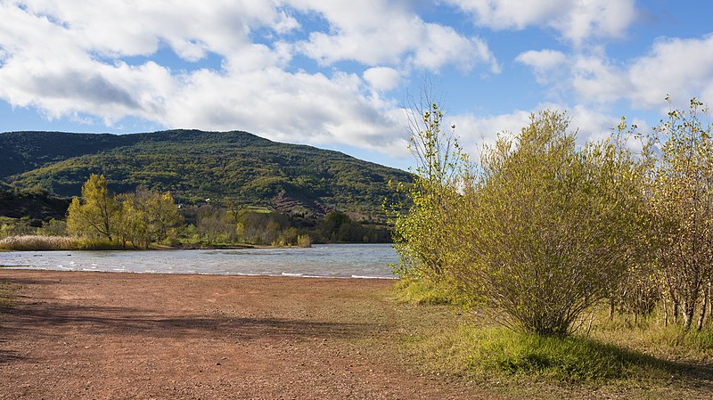 File:Salagou Lake, Liausson 08.jpg