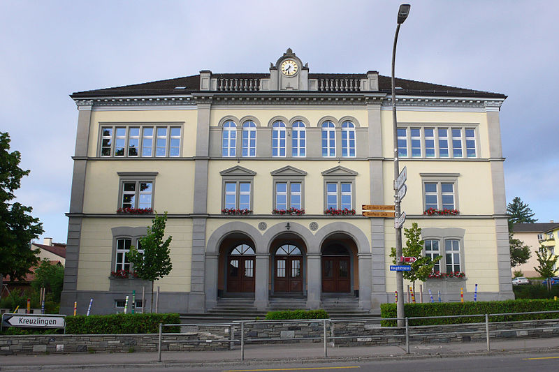 File:SchuleTaegerwilen.jpg