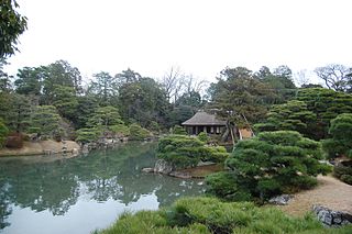 Vista del jardín y del lago en el Palacio de retiro imperial Katsura.