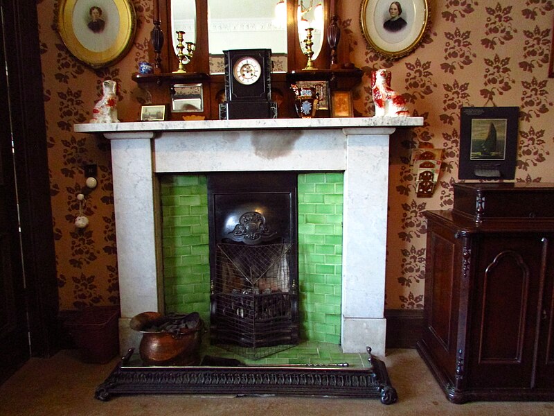 File:Sitting room fireplace - The Tenement House, 145 Buccleuch Street, Garnethill, Glasgow (23489523061).jpg