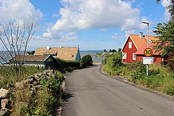 Image of two houses in Skepparkroken facing Skälderviken bay.