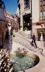 Thumbnail for File:Spanish Steps Rodeo Drive Beverly Hills.jpg