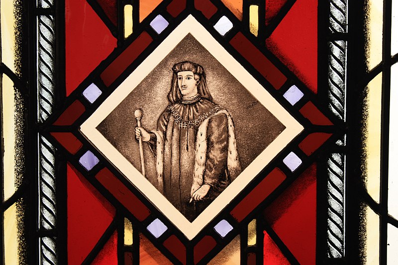 File:Stained glass illustrating Henry Fitz-Ailwin, Guildhall. London.JPG