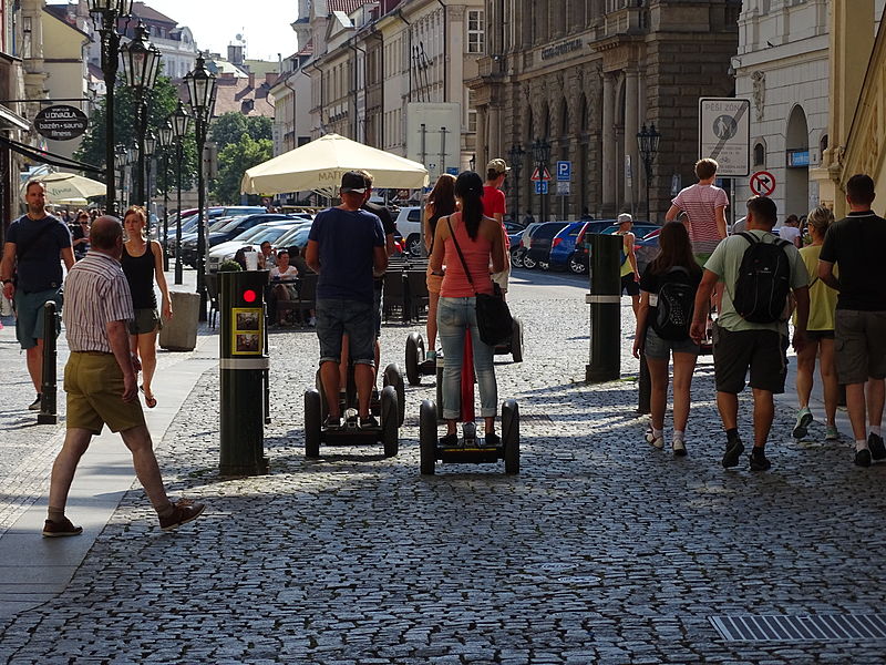 File:Staré Město, Rytířská, segwaye.jpg