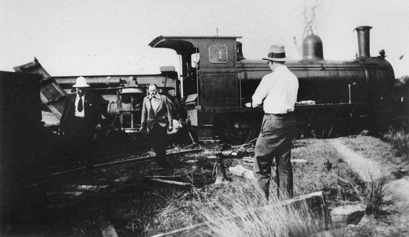 File:StateLibQld 1 123784 Railway accident on the Fairymead Sugar Mill line, 1935.jpg