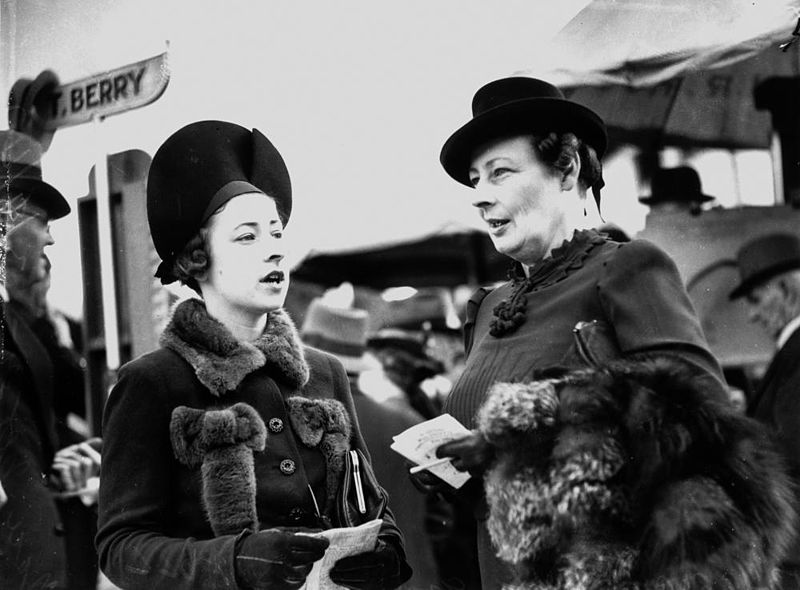 File:StateLibQld 1 126531 Margery Foll and Mrs Foll (wife of Senator Foll) at Doomben Racecourse, Brisbane, 1940.jpg