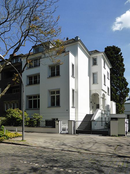 File:Stolpersteine Köln, Wohnhaus Fürst-Pückler-Straße 42.jpg