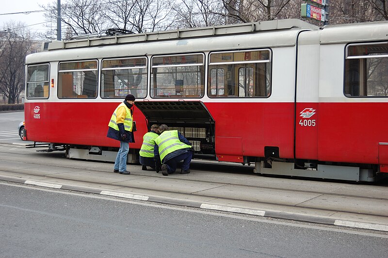 File:Straßenbahnstörung Währinger Straße 2008-01 3.jpg