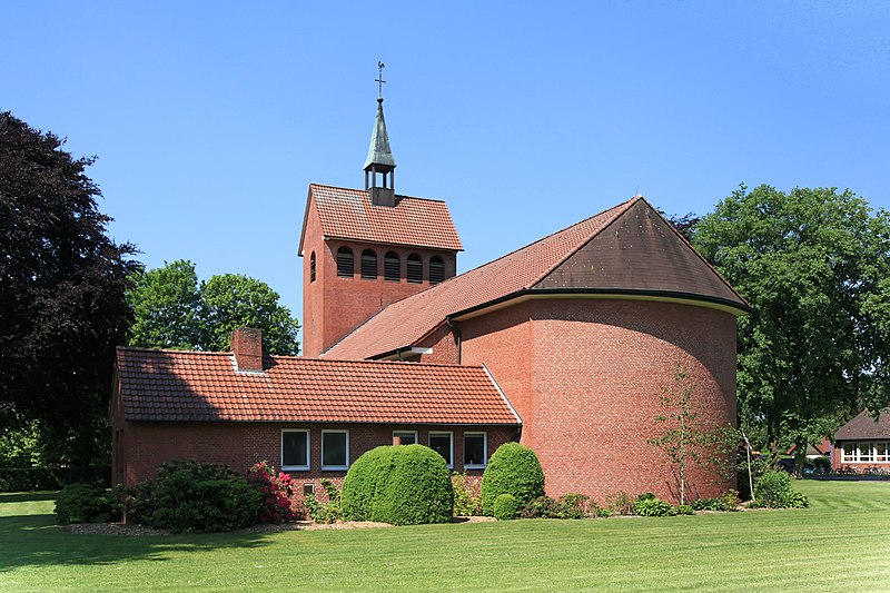 File:Sustrum Moor - Lindenstraße - Herz-Jesu-Kirche 05 ies.jpg