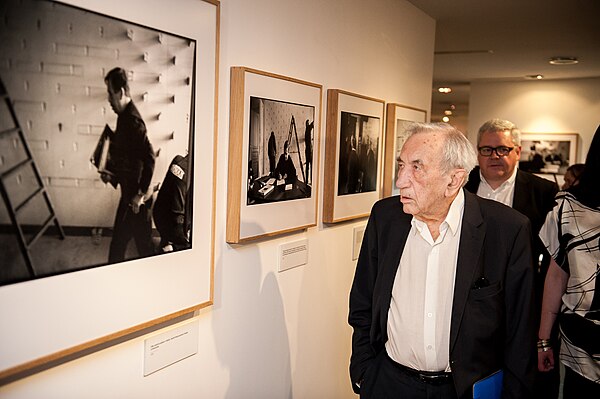 Tadeusz Mazowiecki, former prime minister of Poland browsing an exhibition at the Europeana 1989 roadshow in Warsaw.