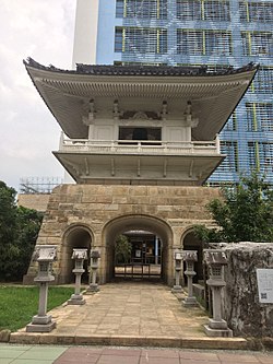 Taipei City Tone-Wa Tample Bell tower.jpg