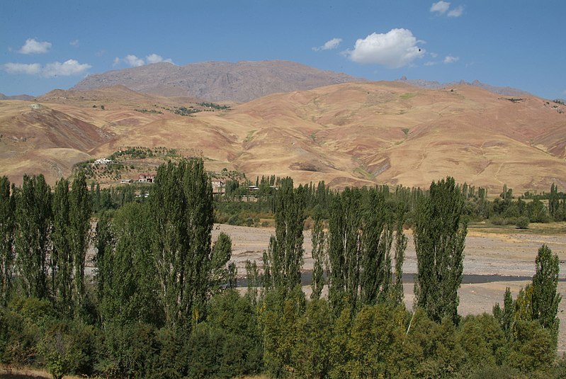 File:Taleghan river - panoramio.jpg