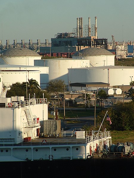 File:Tampa Harbour Petroleum Tanks.jpg