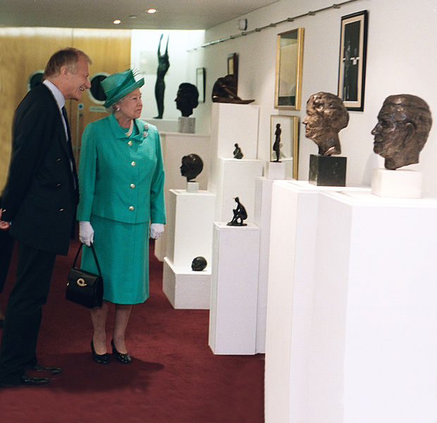 File:The Queen with David Cregeen.jpg