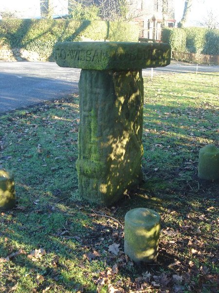 File:The other two sides of the 'headless cross' - geograph.org.uk - 113342.jpg